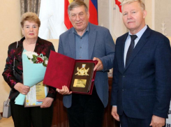 «Во благо семьи и общества»: две супружеские пары из Волгодонска получили награды губернатора  