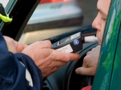 Лишенного прав пьяного водителя ВАЗа задержали на трассе Ростов-Волгодонск