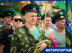 «Под звуки гимна России взметнулся зелено-красный флаг»: в Волгодонске торжественно отметили день пограничника 