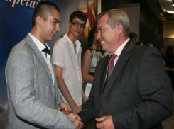 Одаренные волгодонские школьники стали стипендиатами губернатора Ростовской области
