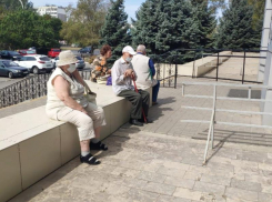 После публикации в «Блокноте» выгнанным из ПФР пенсионерам принесли четыре пакета еды 