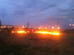 В Волгодонске пожар возле заправки  «ТНК»