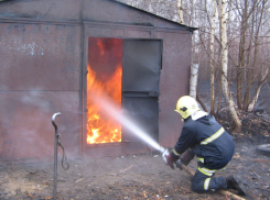 В Волгодонском районе сгорел гараж
