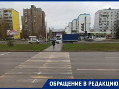 «Отобрать бы у них права»: пешеход возмущен действиями водителей при неработающем светофоре