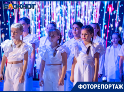 Лучшие творческие коллективы Волгодонска порадовали педагогов в День учителя 