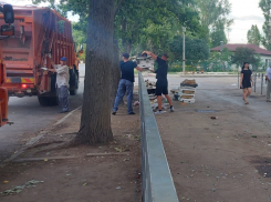 Одни убирают, другие несут: в Волгодонске началась война коммунальных служб и уличных торговцев