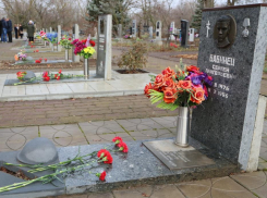 Аллее почетного захоронения в Волгодонске исполнилось 27 лет