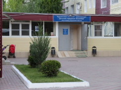 Медики Волгодонска отказались комментировать инцидент с малолетней роженицей 