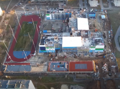 «Она просто огромна!»: новую школу на В-9 сняли на видео с высоты птичьего полета 