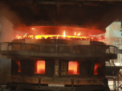 Страшно красивые кадры во время производства ядерного реактора сделали на Атоммаше в Волгодонске 