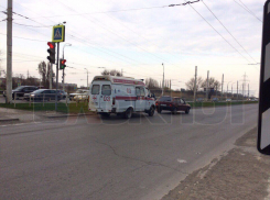 Несущийся на «красный» водитель ВАЗа сбил пешехода на Жуковском шоссе в Волгодонске