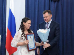 Многодетные матери из Волгодонска удостоены наград Губернатора Ростовской области в канун Дня матери