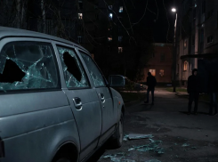 Ночные вандалы разбили автомобиль в Волгодонске: беззаконие устроили неизвестные во дворе на Гагарина