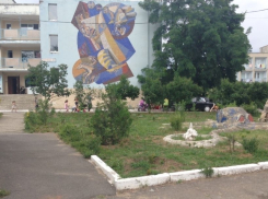 В Цимлянске подросток изуродовал свастикой турбазу «Чайка» 