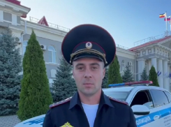 Начальник Госавтоинспекции МУ МВД России «Волгодонское» Евгений Прасолов выразил соболезнование семьям погибших в ДТП девочек и напомнил о важности соблюдения ПДД