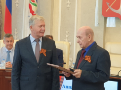 Автора композиции «Моя судьба - Волгодонск» поздравили с юбилеем в администрации города