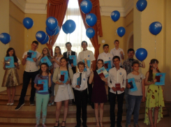«Делитесь радостью друзья»: отчетный концерт и выпускной вечер учащихся ДТШ прошел в Волгодонске 