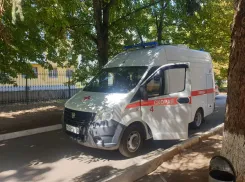 Все не слава Богу! Мариненко упал в обморок и рассек голову: снова скорая помощь приехала к зданию суда