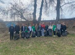 Юные спортсмены привели в порядок запасное поле стадиона «Труд» 