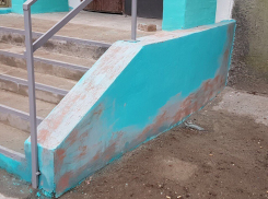 Кислотный дождь или некачественная краска: Что стало причиной конфуза коммунальщиков в Волгодонске