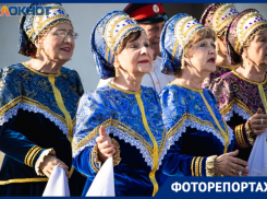 Яркое солнце и казачьи песни: как прошел концерт в сквере «Дружба»