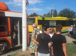 Водителям сделали строгое внушение после опасной гонки автобусов с ДТП на Морской