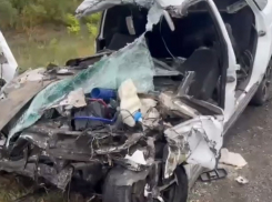 Смерть в тумане: на трассе Шахты  - Цимлянск на большой скорости белая «Приора» врезалась в грузовик 