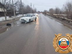 Выскочила из темноты на скользкую дорогу: водитель сбил насмерть женщину в Красном Яру