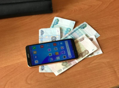 Волгодончанка дала знакомой позвонить с ее телефона и лишилась 45 тысяч рублей 