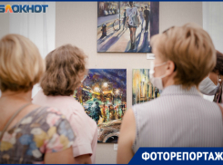 «Город старый, город новый»: в Волгодонске открылась выставка художественных работ