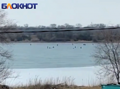 Глупость или беспечность: тонкий лед не стал преградой для любителей зимней рыбалки 