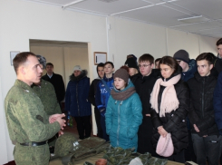 Учеников казачьих волгодонских школ сводили на экскурсию в войсковую часть