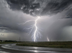 Штормовое предупреждение: на Дону обещают ливень и грозу