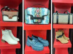 Туфли или сумка: что подарить женщине на 8 марта