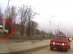 В Волгодонске ДТП с разбившейся о столб «шестеркой» попало на видео
