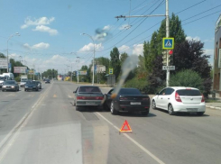 При перестроении водитель ВАЗа ударил «Шевроле Камаро» в Волгодонске