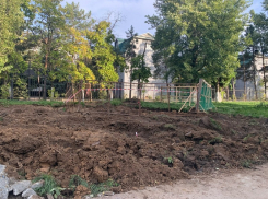 На БВП под газоном за миллионы рублей провалился очень глубокий канализационный коллектор