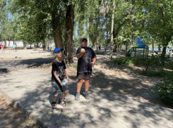 Бомбочки из советского детства научили мастерить детей волгодонские бабушки