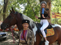 Проехать верхом, взять уроки рукопашного боя и «оживить умирающего» успела спецкор «Блокнота» Валерия в День города 