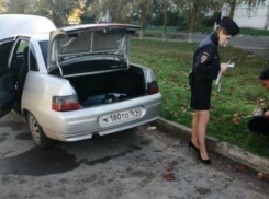 Неизвестные обокрали ВАЗ-2110 в Волгодонске и скрылись 