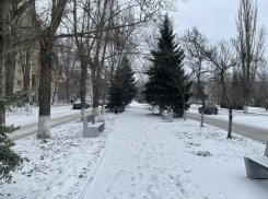 «Упали, но ничего не сломали»: коммунальщики Волгодонска рассказали о пострадавших горожанах на скользких улицах