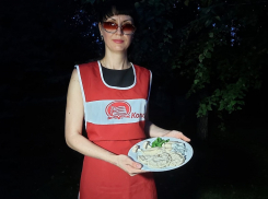 Яна Кочеткова со слезами покинула кулинарный этап, но вернулась из-за дочери 