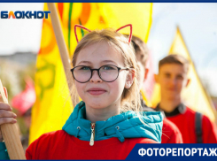 «Найди себя на фото»: карнавальное шествие с открытия «Южного ветра» в Волгодонске