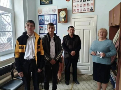 Команда школьников помогла полиции найти пропавшую девочку в Семикаракорском районе 
