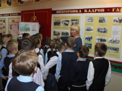 В Волгодонске пятиклассники навестили своих коллег в школе полиции