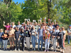 Работники администрации расчистили от древесных завалов улицу Морскую