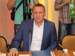 Епископ Корнилий назвал Иванова «ваше превосходительство», а депутату Волгодонской городской Думы выдали испорченное удостоверение