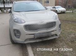 Несмотря на штрафы волгодонцы продолжают парковаться на газонах 