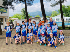 Маленькие волгодонцы поразили жюри на черноморском турнире по плаванию 