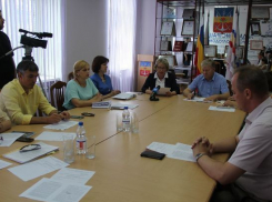  Депутаты остались недовольны докладом Калининой  о продаже  алкоголя несовершеннолетним